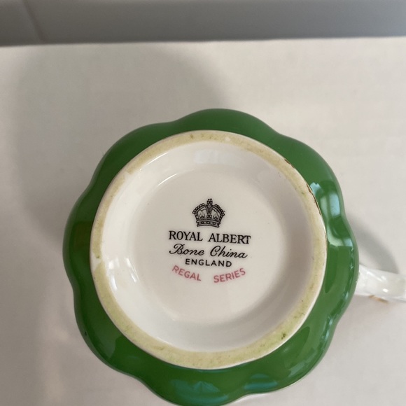 Royal Albert Regal Series Teacup And Saucer - Picture 6 of 8